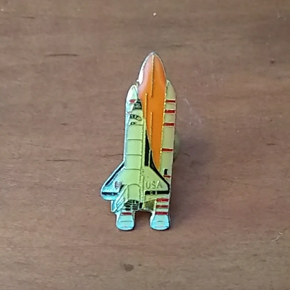 Vintage apolo space rocket pin - Picture 1 of 2